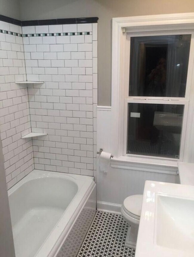 Building Photo - Charming and Remodeled 2 bedroom, 1 Bath within walking distance to everything on Brookside!