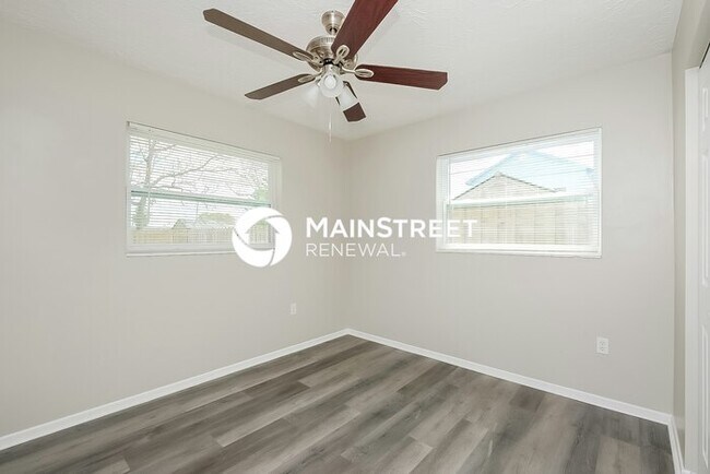 Building Photo - 3 Bedroom Pet-Friendly Home in SARASOTA, FL with Main Street Renewal