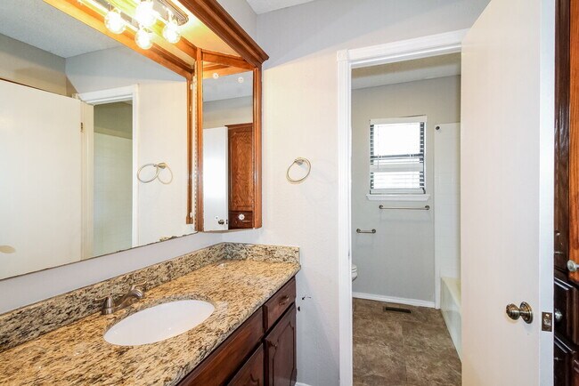 Building Photo - 10141 Alicia Dr