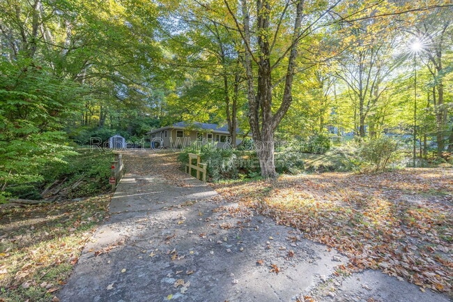 Building Photo - 451 Birch Mountain Rd