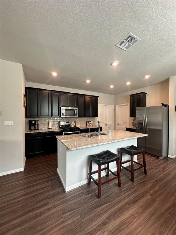 Building Photo - 208 Mountain Valley St