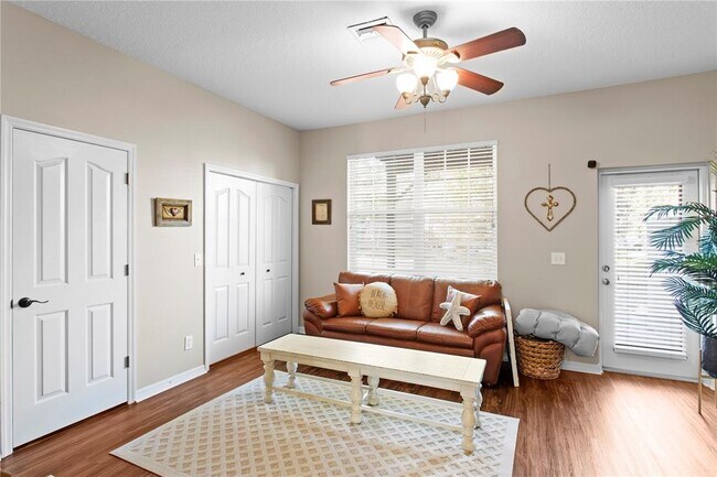 Building Photo - 3023 Pointeview Dr