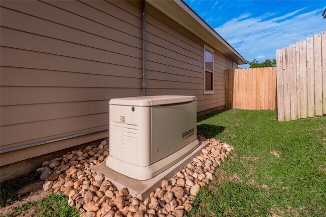 Building Photo - 133 Bates Ct