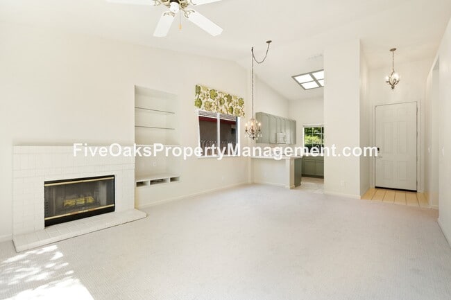 Building Photo - 885 Rathbone Cir