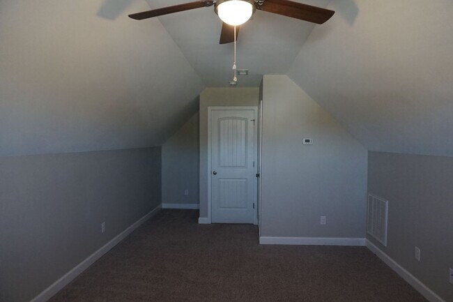 Building Photo - 3 Bedroom 2 Full bathrooms w/ Bonus room in Richlands!