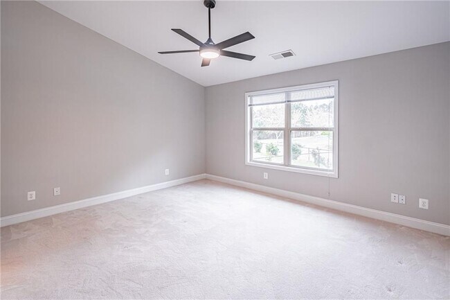 Building Photo - 5660 Crest Hill Dr NE