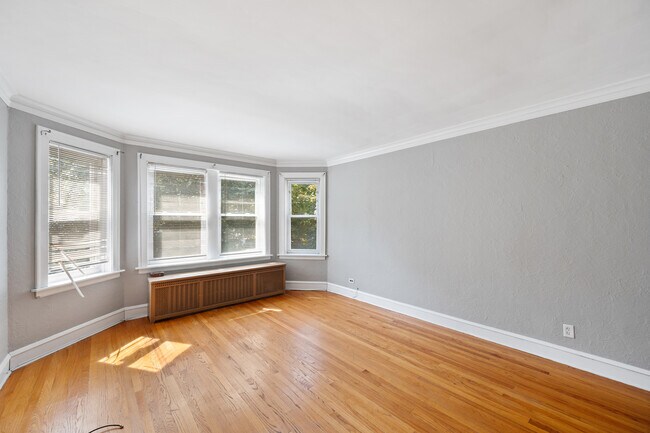 Building Photo - 5256 W Wolfram St
