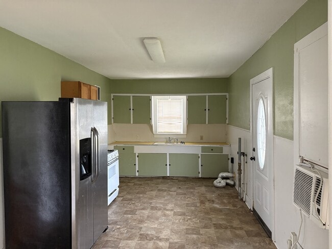 Building Photo - 505 E Main St