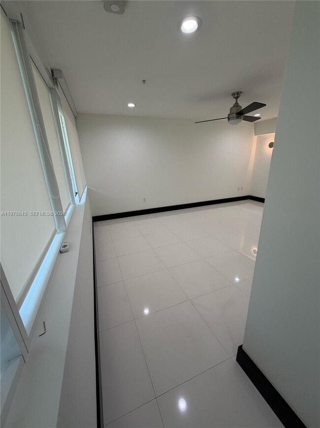 Building Photo - 2699 Tigertail Ave