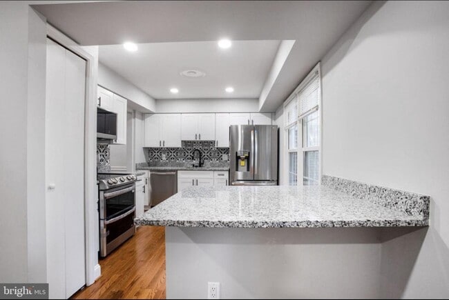 Building Photo - 9612-9612 Hillock Ct