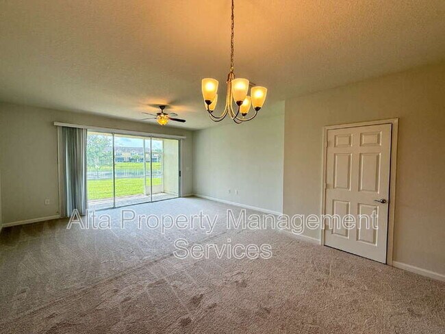 Building Photo - 6812 Roundleaf Dr
