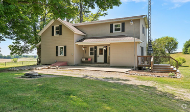 Building Photo - Beautiful Farmhouse in Hastings on over 3 ...