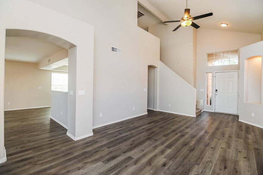 Building Photo - 645 S Balboa