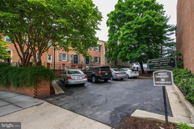 Building Photo - 1624 Belmont St NW
