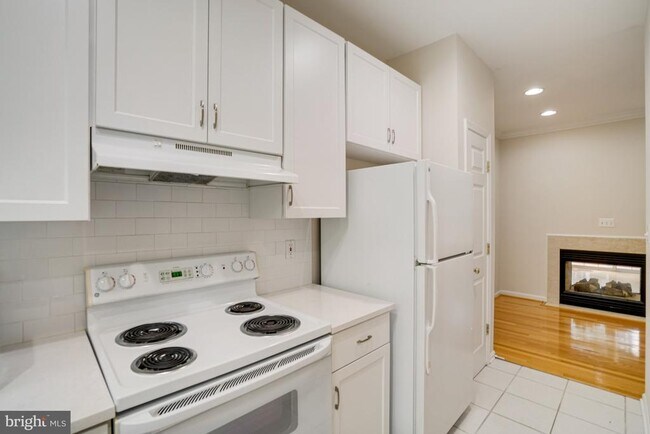 Building Photo - 6490 Tayack Pl