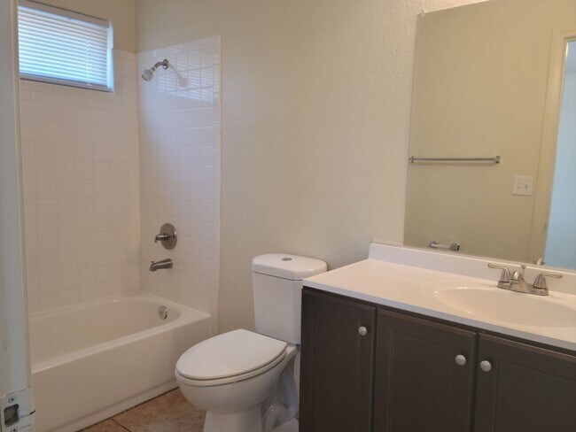 Building Photo - Single Story 3-Bedroom