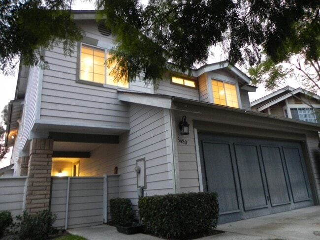 Building Photo - 4 Bed/2.5 Bath Spacious Two Story Home at ...