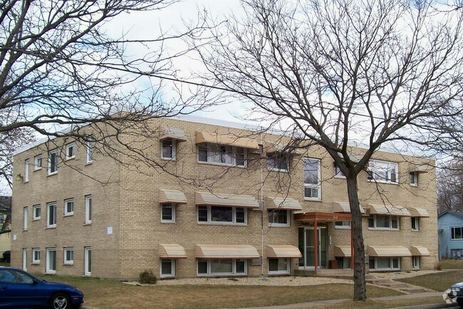 Building Photo - Town Manor Apartments