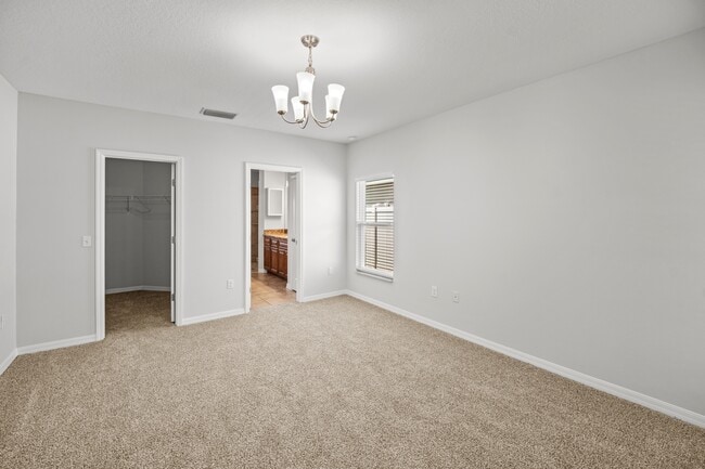 Building Photo - 1621 Town Park Ct