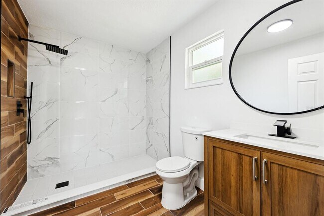 Building Photo - 730 W Swoope Ave