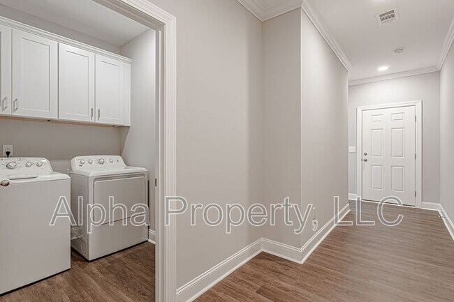 Building Photo - 105 Remount Way