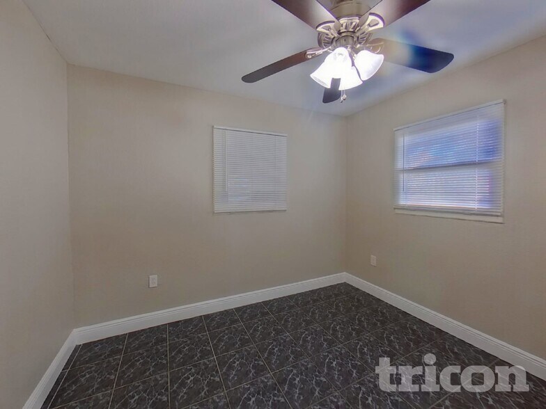 Building Photo - 8104 Plunkett Ave