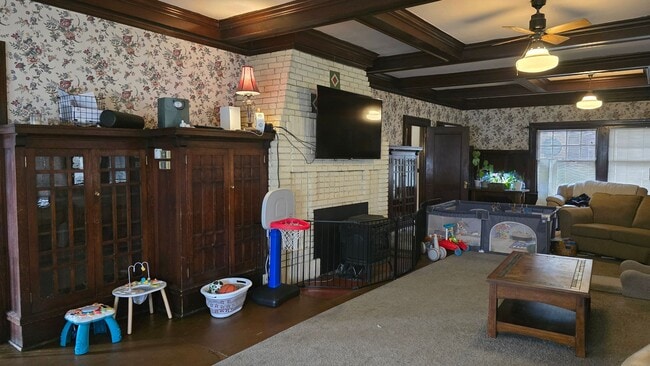 Building Photo - Great home in central La Grande