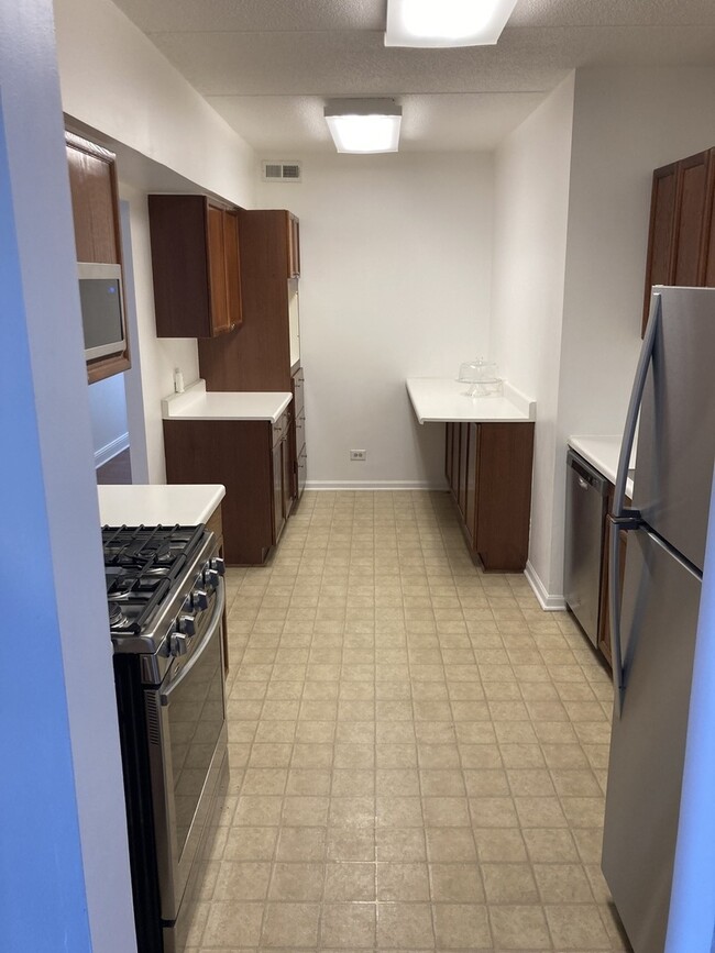 Building Photo - 12900 W Heiden Cir