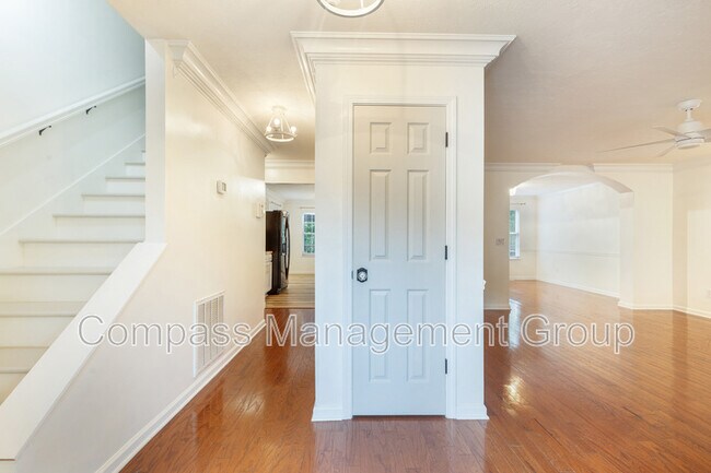 Building Photo - 1136 Paxton Dr