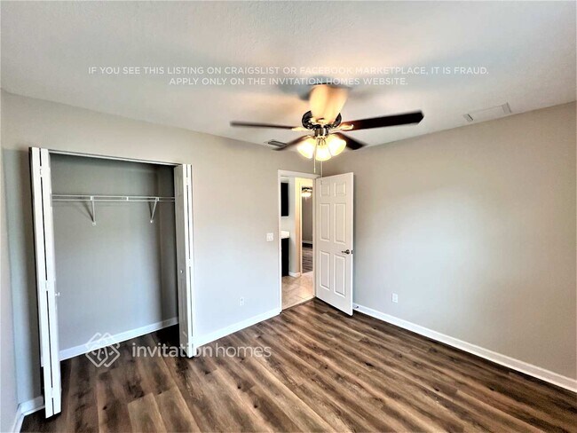 Building Photo - 832 SE Starflower Ave