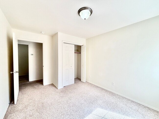 Building Photo - Spacious Single-Level Condo in Bozeman – 3...