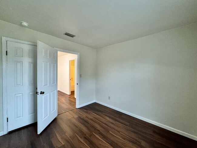 Building Photo - Glenleigh 1st-time Rental! Pet-Friendly, End-Unit Townhome, Cul-De-Sac with HUGE fenced backyard!