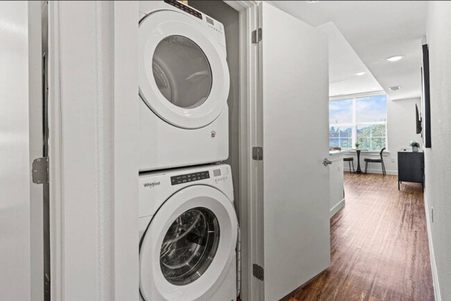 Building Photo - 120 N Madison Ave