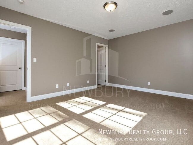 Building Photo - 155 Banksville Pl