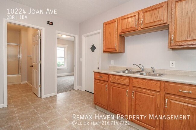 Building Photo - 10224 Joan Ave UP, Cleveland - Spacious 2 ...