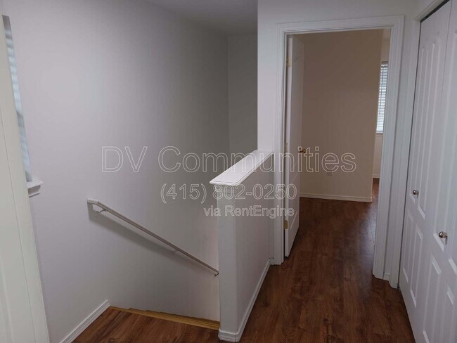 Building Photo - 2571 NW Cedar Ave