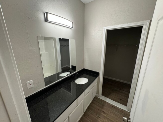 Building Photo - $1195- 3 bed 2 bath with upstairs bonus ro...