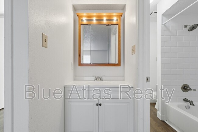 Building Photo - 2713 Wimbledon Ct