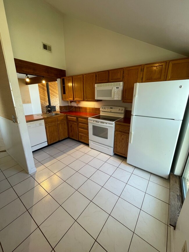 Building Photo - BEAUTIFUL 2 Bed 1 Bath Condo in Boulder