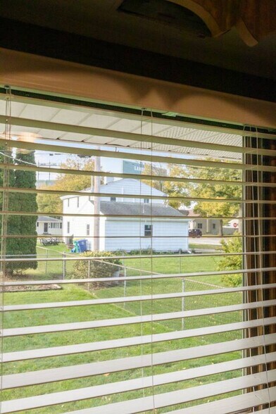 Building Photo - 1221 Kenwood St