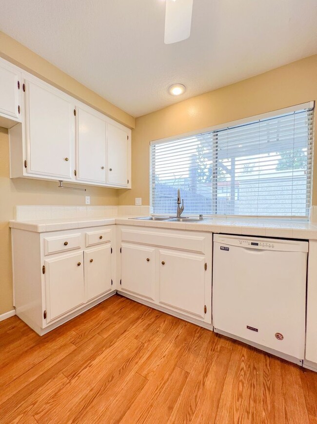 Building Photo - Cypress 2 Bed Townhome - 2 Car Garage - Gorgeous - Amenities Galore!!!!!