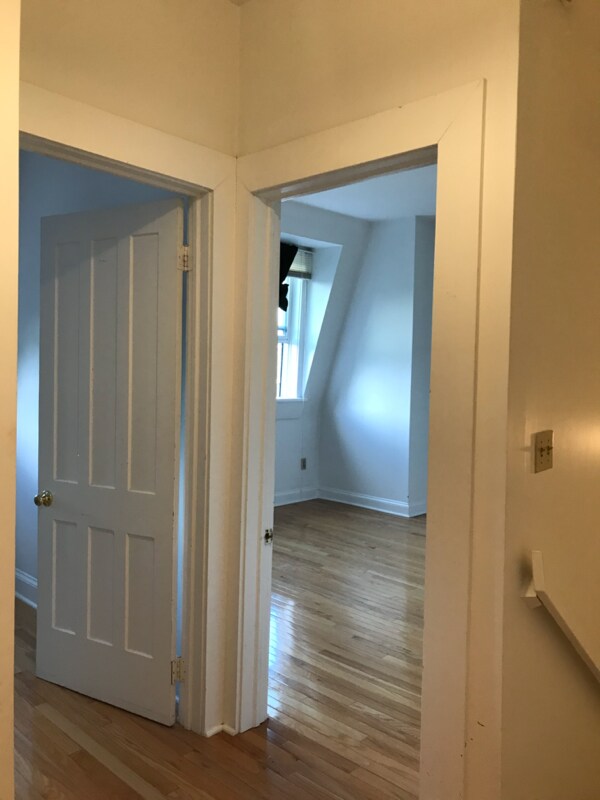 Building Photo - 156 Circular St