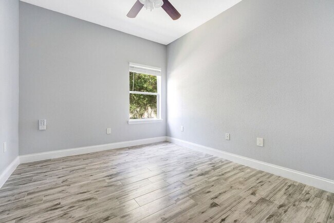 Building Photo - 216 Harvard St