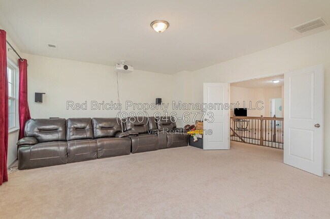 Building Photo - 12917 Hindcross Dr