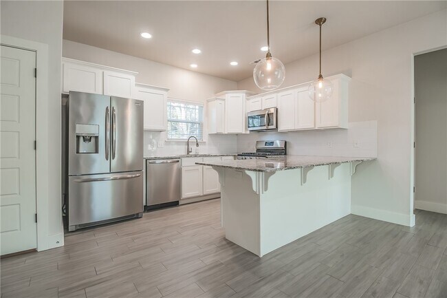 Building Photo - 350 W Kinniburgh Dr