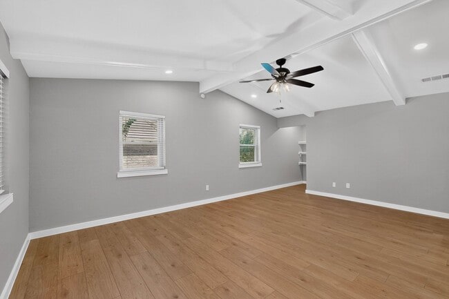 Building Photo - 30 Crestwood Dr