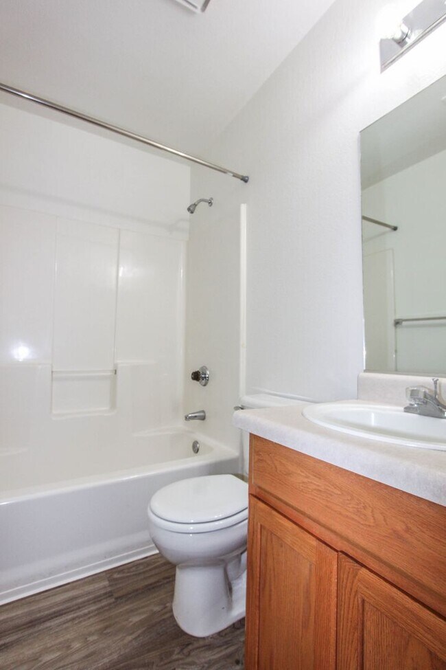 Building Photo - 8448 E Lakeshore Dr