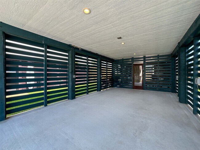 Building Photo - 1208 32nd St