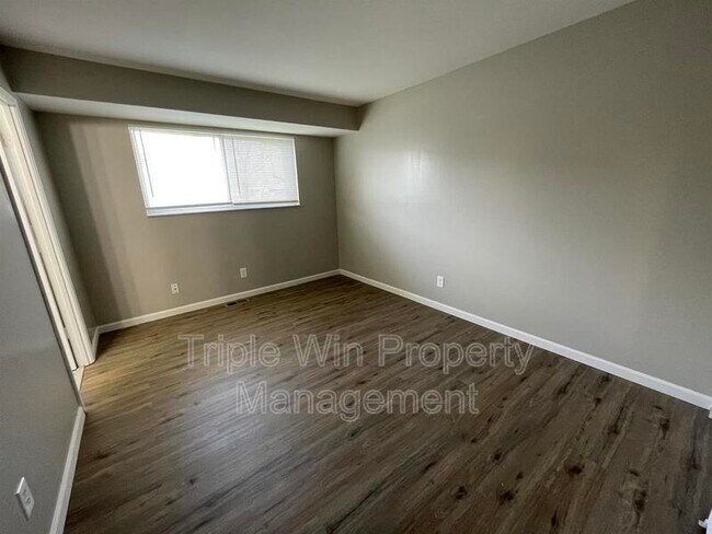 Building Photo - 690 Wiethaupt Rd