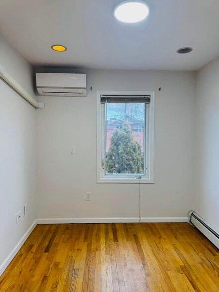 Building Photo - 121-25 6th Ave